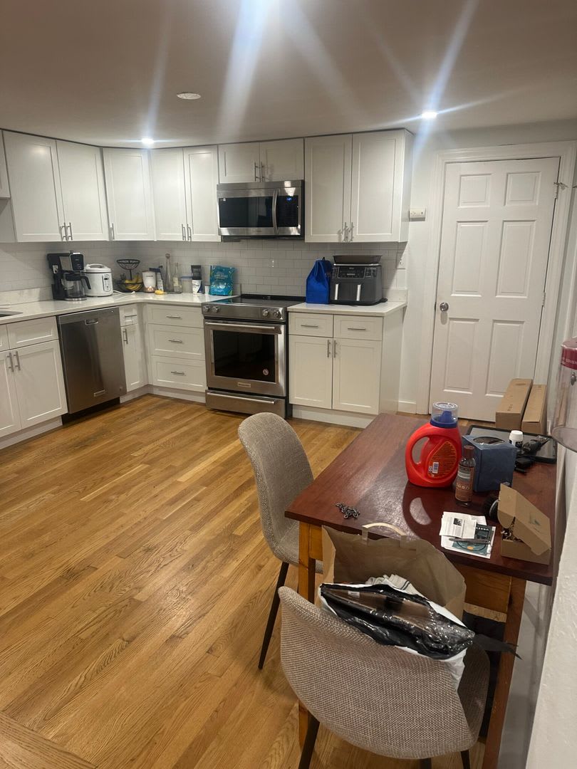 Nicely updated, pet friendly 2 bed in South Boston for September 1! – photo 1