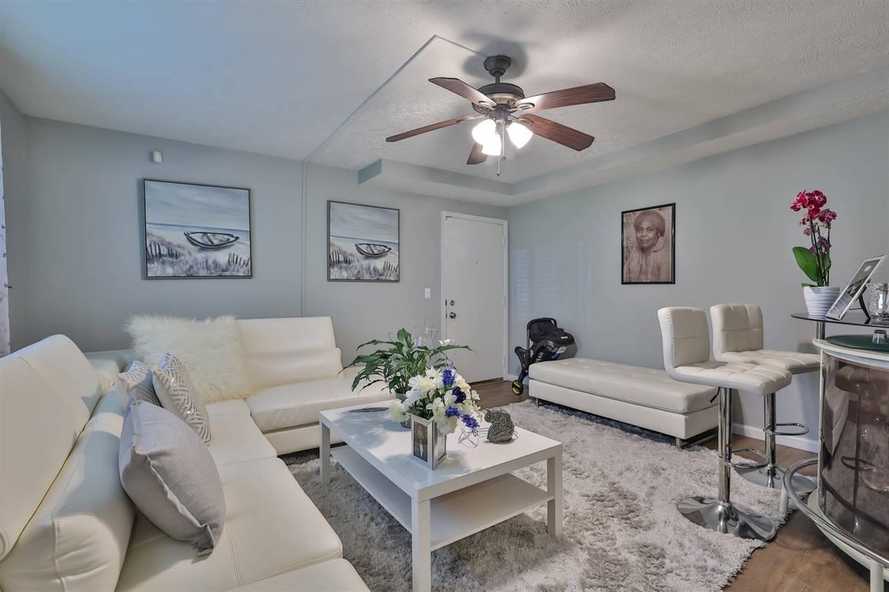 5453 Camelot Dr – photo 3