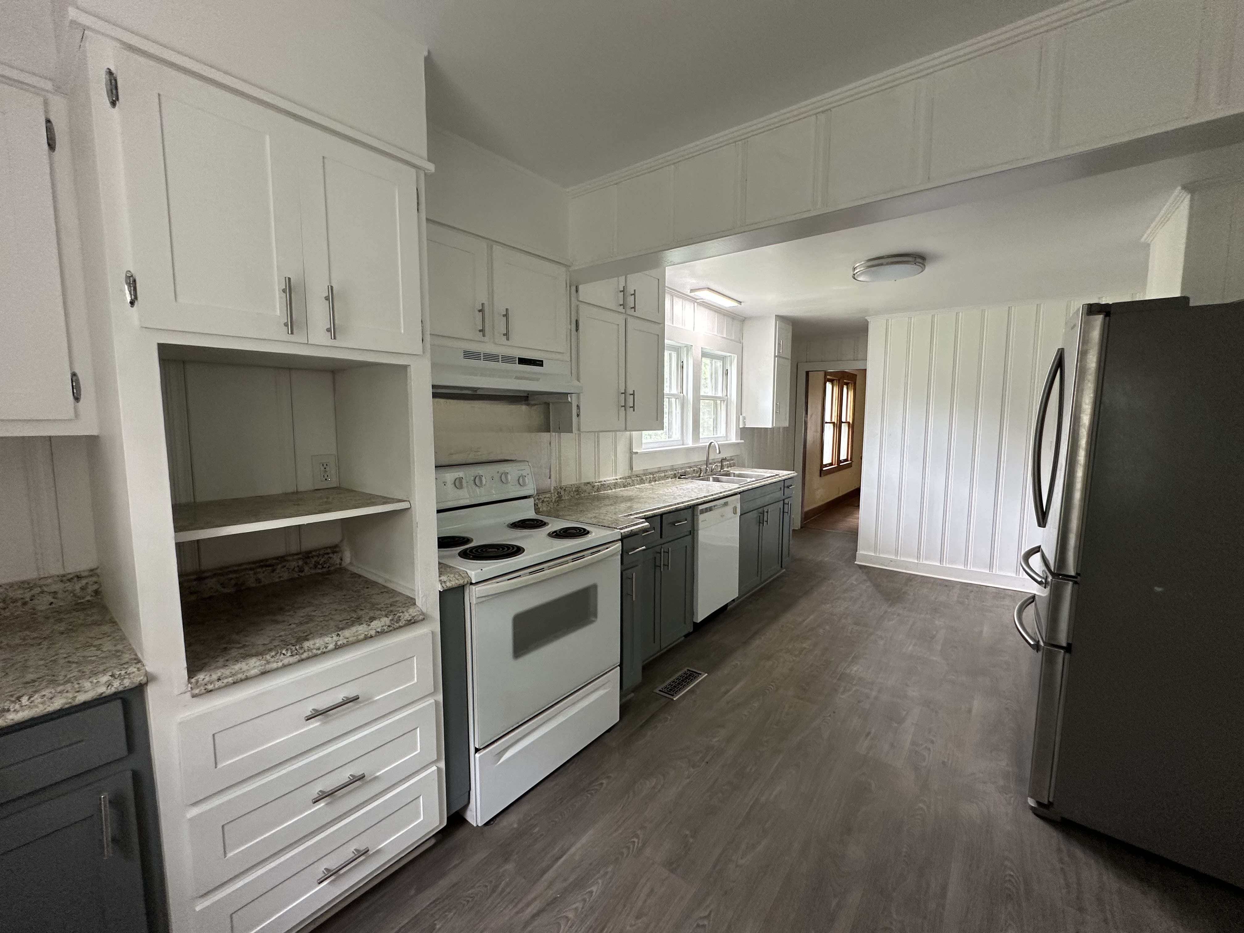 601 W Main St – photo 3