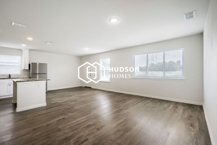 2402 Abigail Lane – photo 4