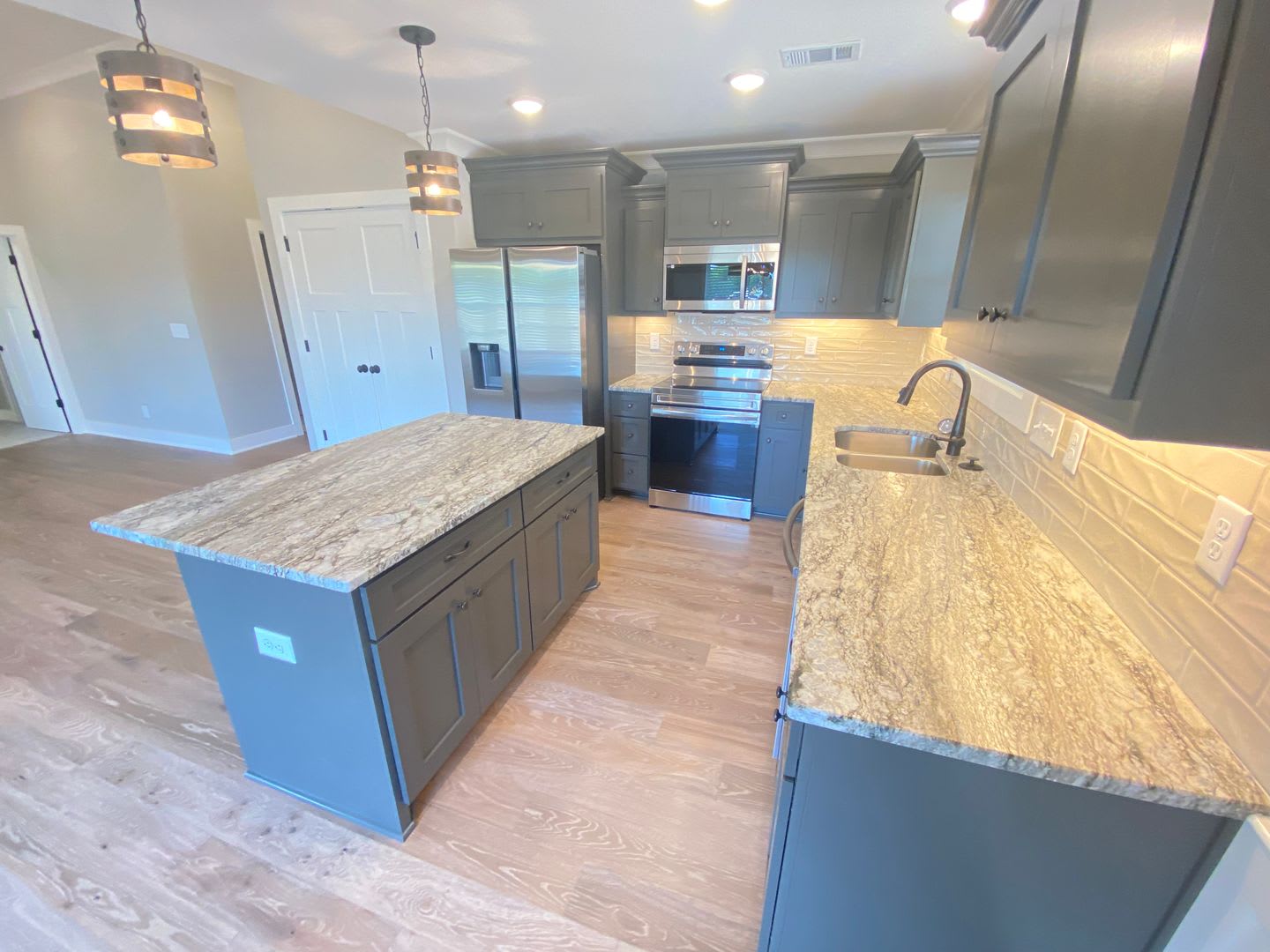 For Lease – photo 2