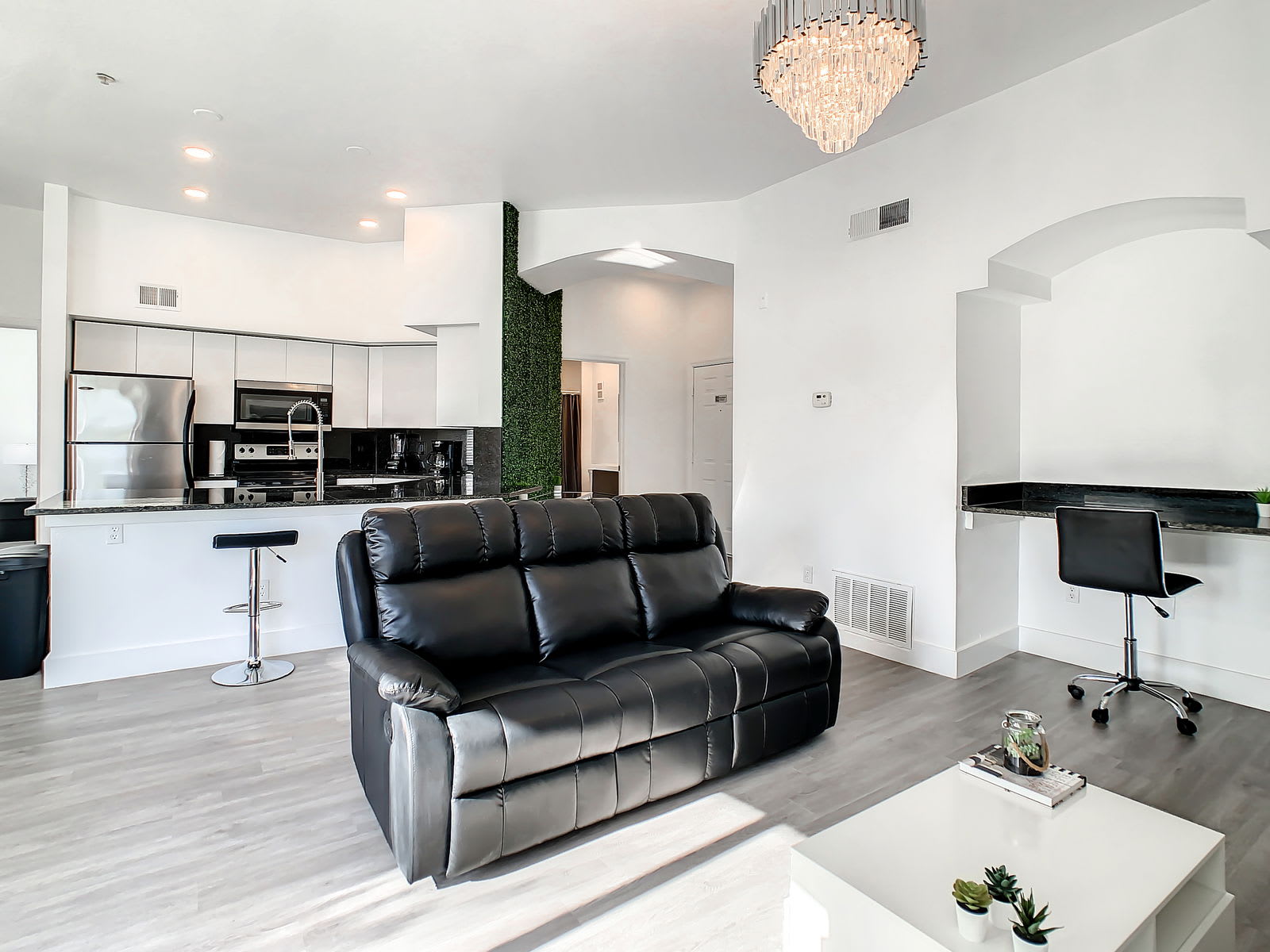 7240 Westpointe Boulevard – photo 3