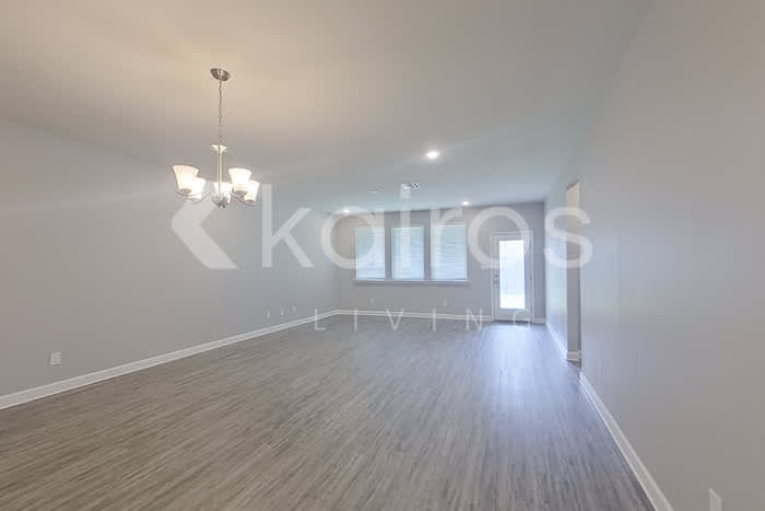 6425 Tiger Pointe Drive – photo 2