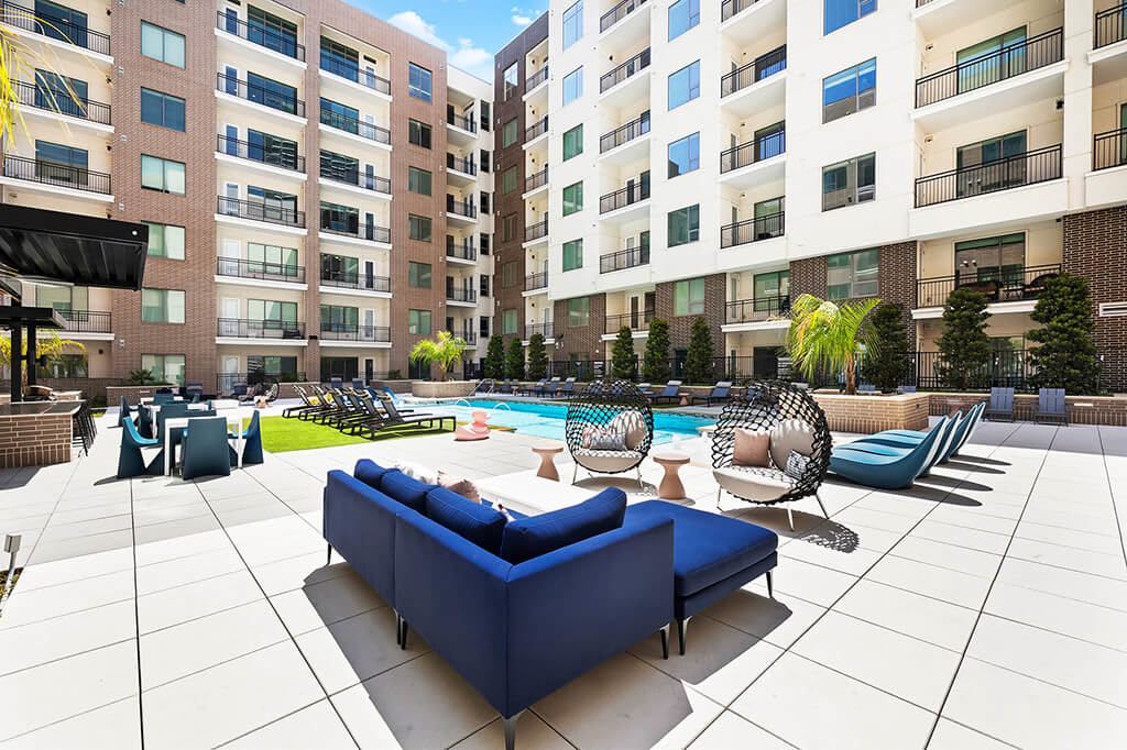 1810 Main – photo 3