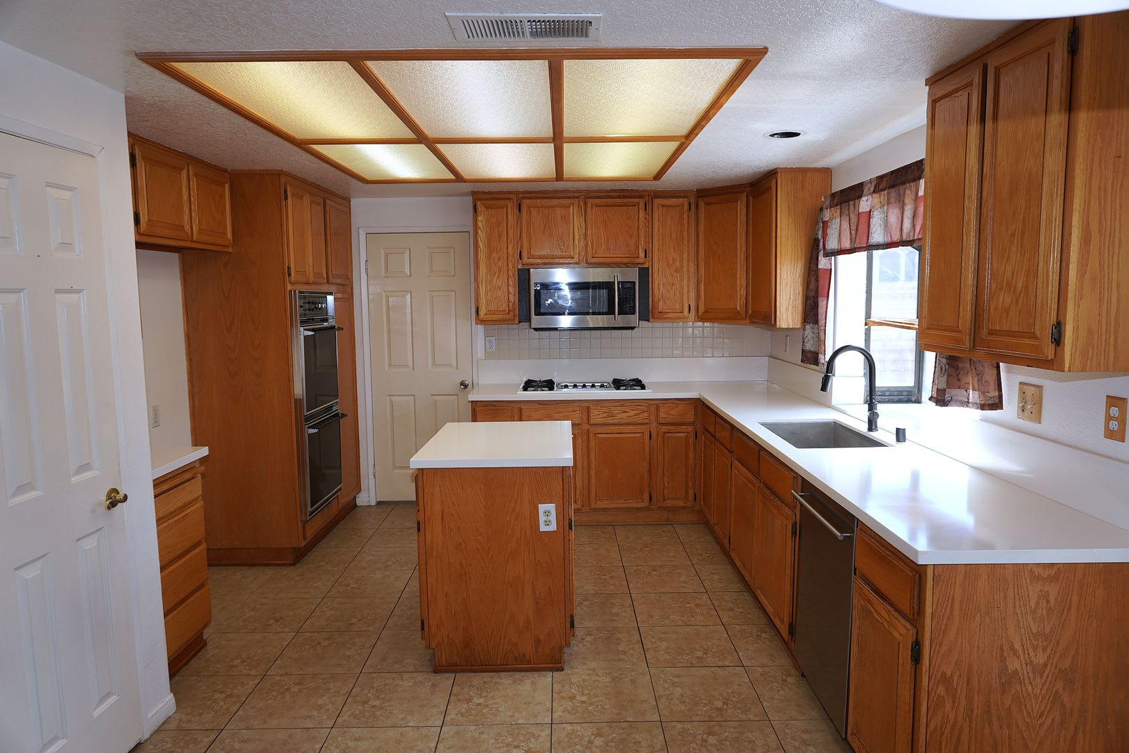 Moreno Valley Ranch 4 Bedroom – photo 5
