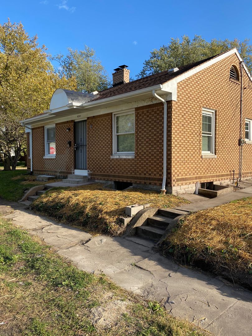 Section 8 Accepted 2 Bedroom Brick Home – photo 3