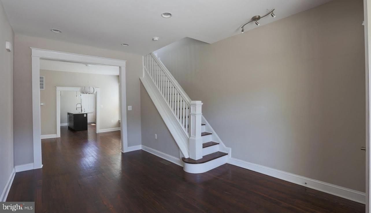 901 N MONTFORD Avenue – photo 4