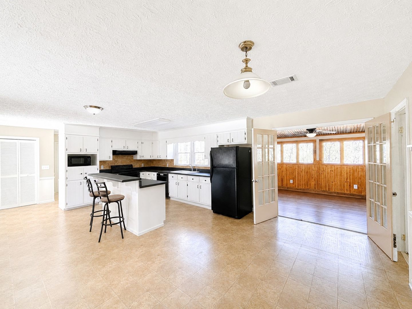 Spacious 4 Bedroom Home With The Privacy You Ve Been Looking For – photo 2