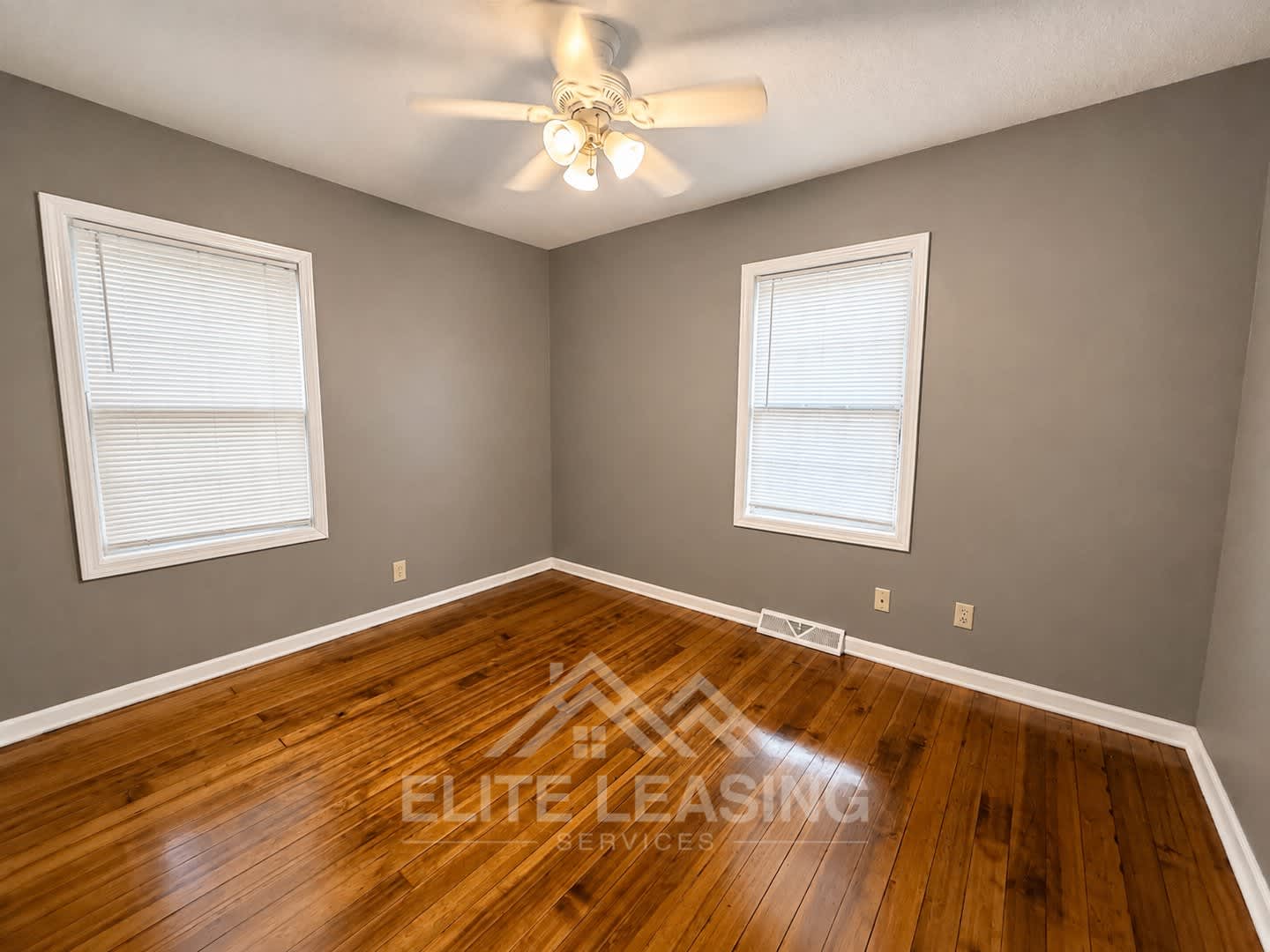 Bright & Charming 2-Bedroom Home with Large Yard – photo 5