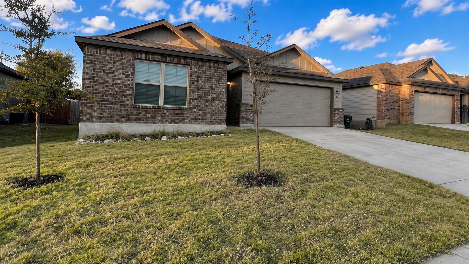 Bright & Spacious Rental Home in Greenspoint Heights! – photo 2