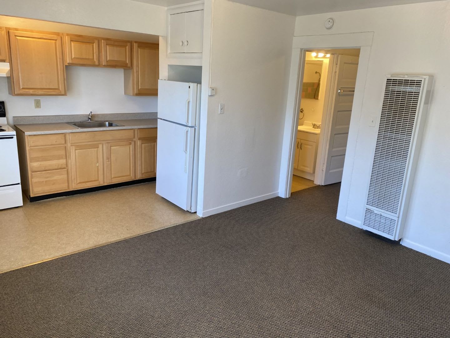 Cozy Upper Floor 2 Bedroom 1 Bath Unit – photo 5