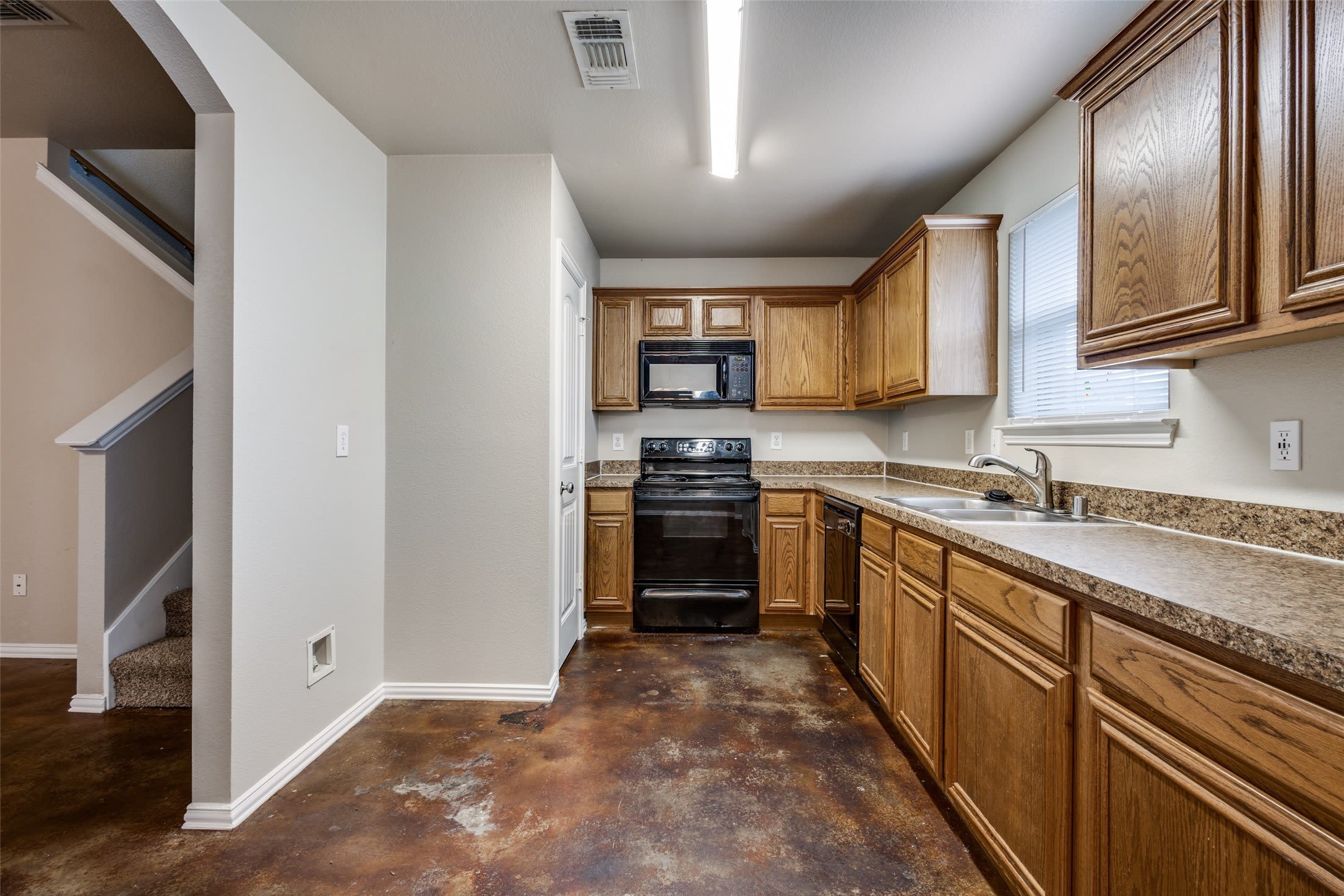 606 E College Street – photo 5