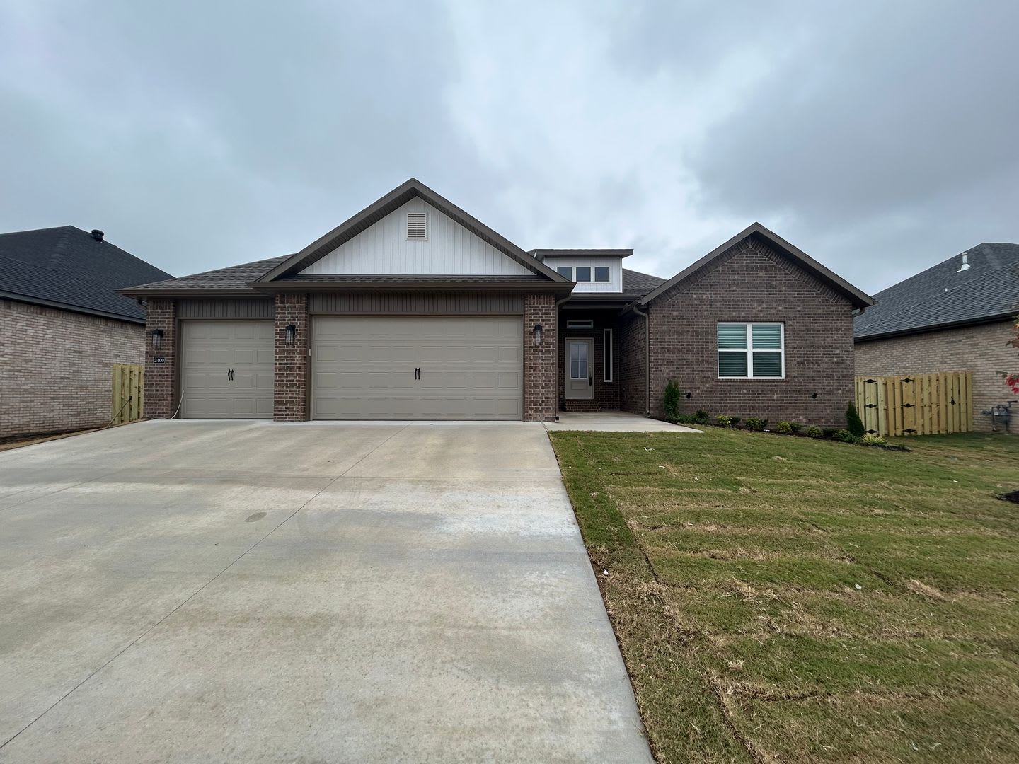 Beautiful Modern Home in Pea Ridge! – photo 1