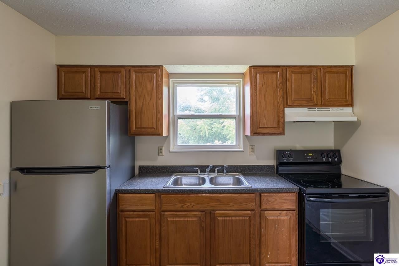 390 Elm Road – photo 3