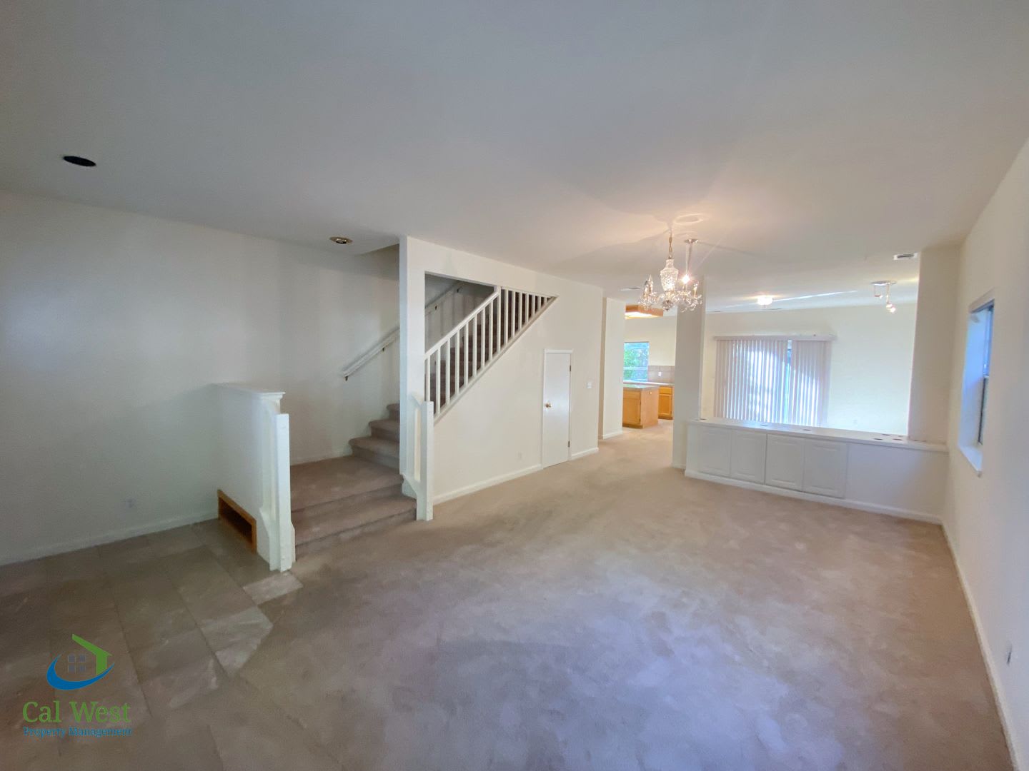 8995 Amazing 4 Bed 3 Bath Home In Mtn View Jackson Park Neighborhood Central Air Conditioning – photo 3