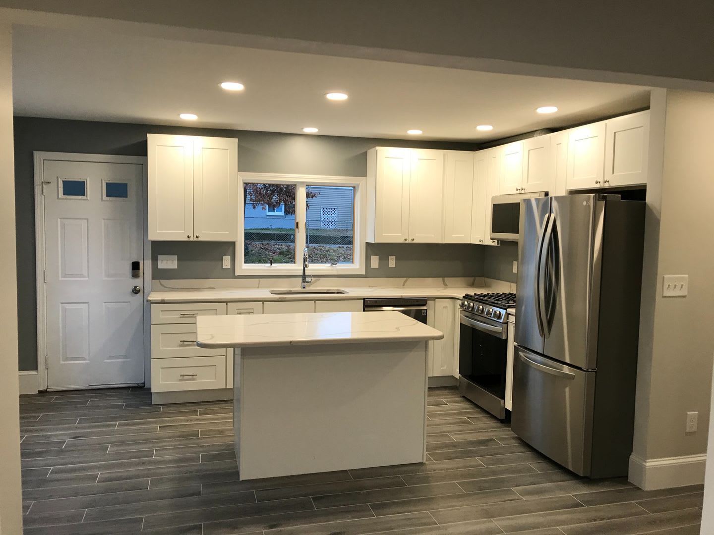 Renovated single-family home for rent in a highly convenient Braintree location! – photo 2
