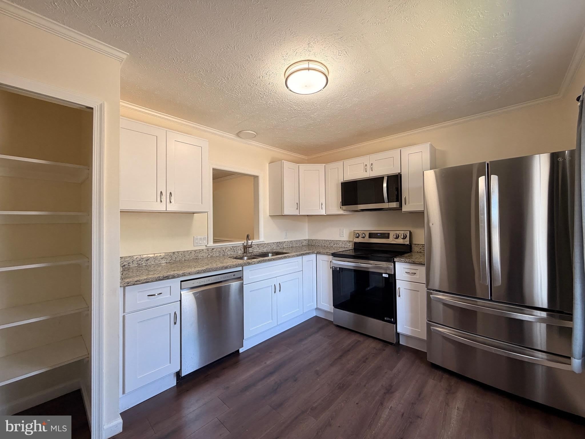107 STAFFORD MEWS Lane – photo 4