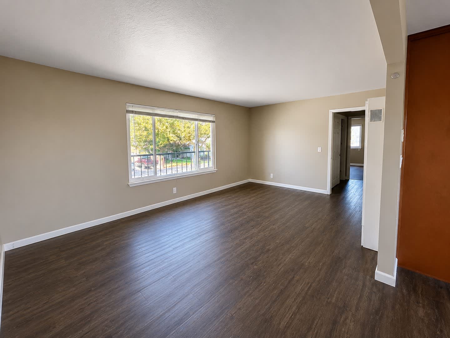 2 Bed 1 Bathroom Apartment – photo 3