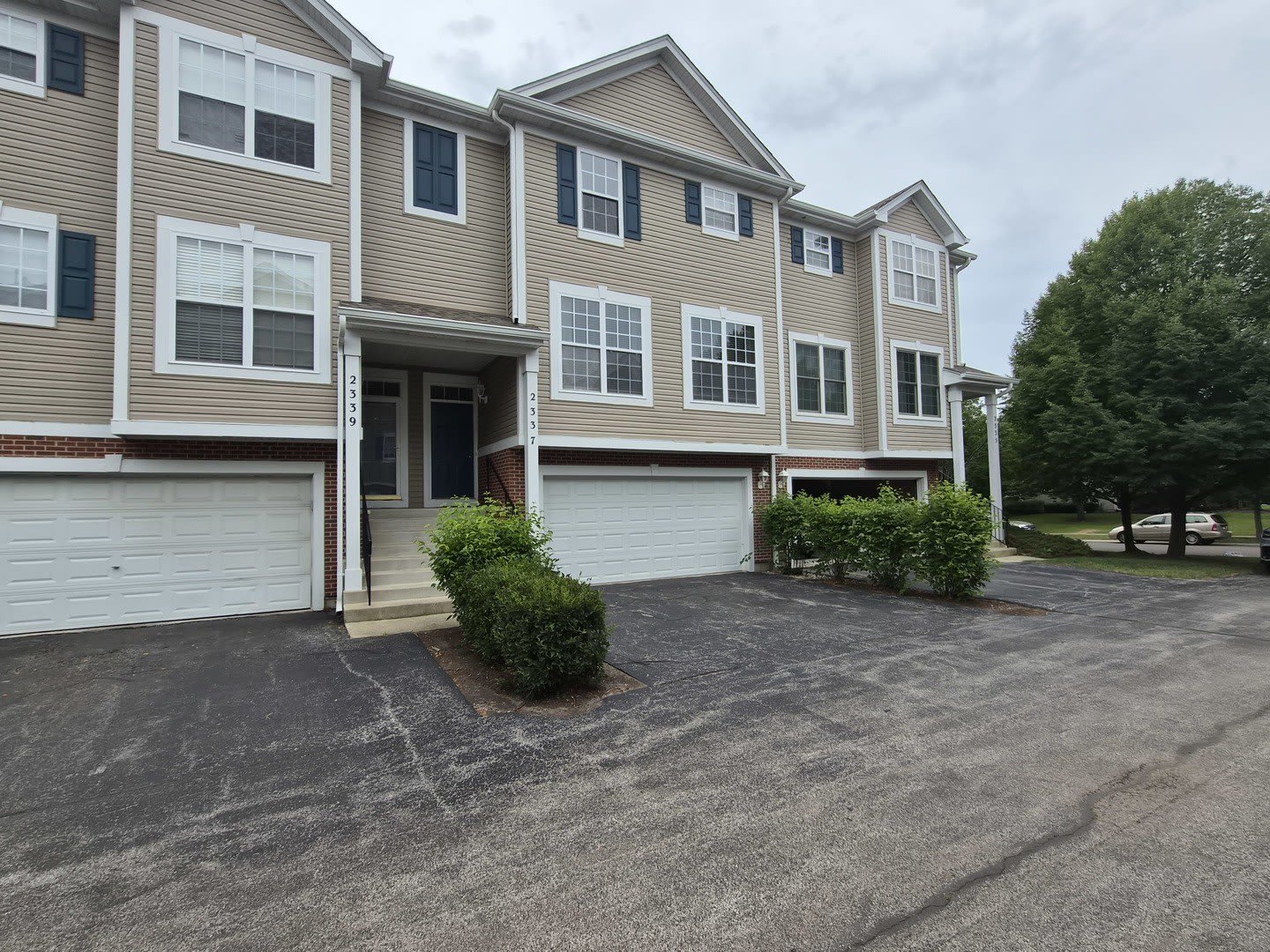 2337 Hudson Circle – photo 2
