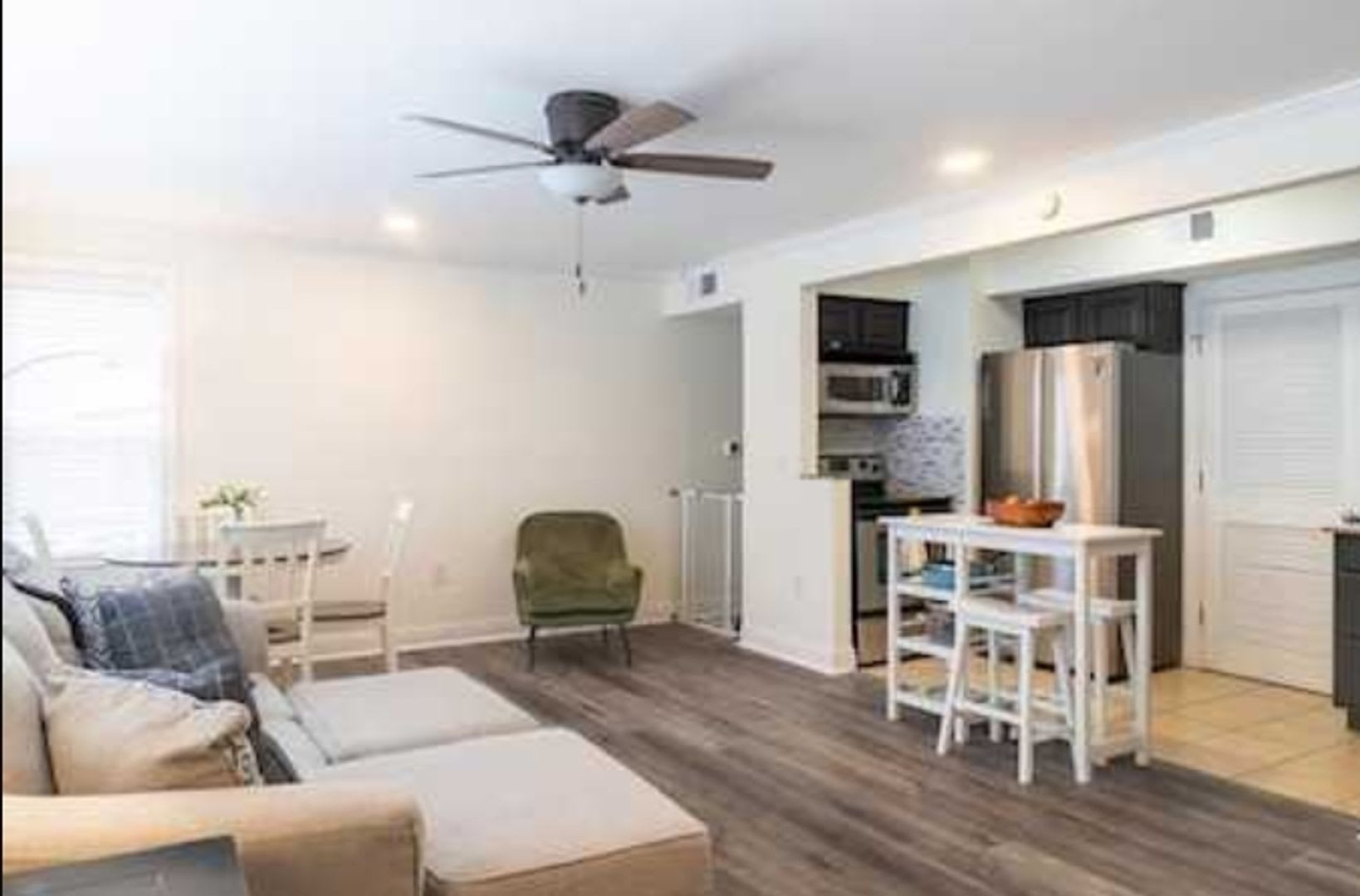 Great 3 bed 2 bath condo in Turnberry Condos – photo 2