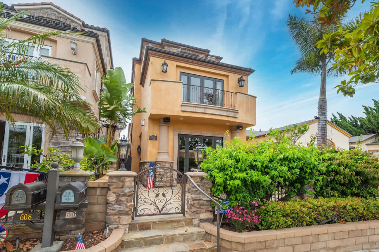 606 9th St – photo 1