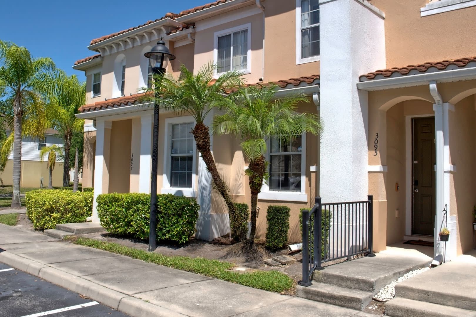 Gorgeous Furnished Townhome Close to Disney Available Now!! – photo 2