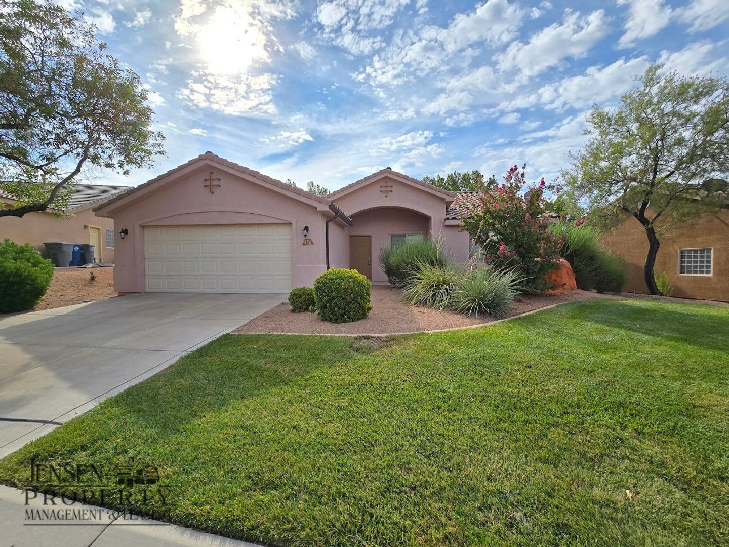 Three Bedroom Home in Painted Desert – photo 1