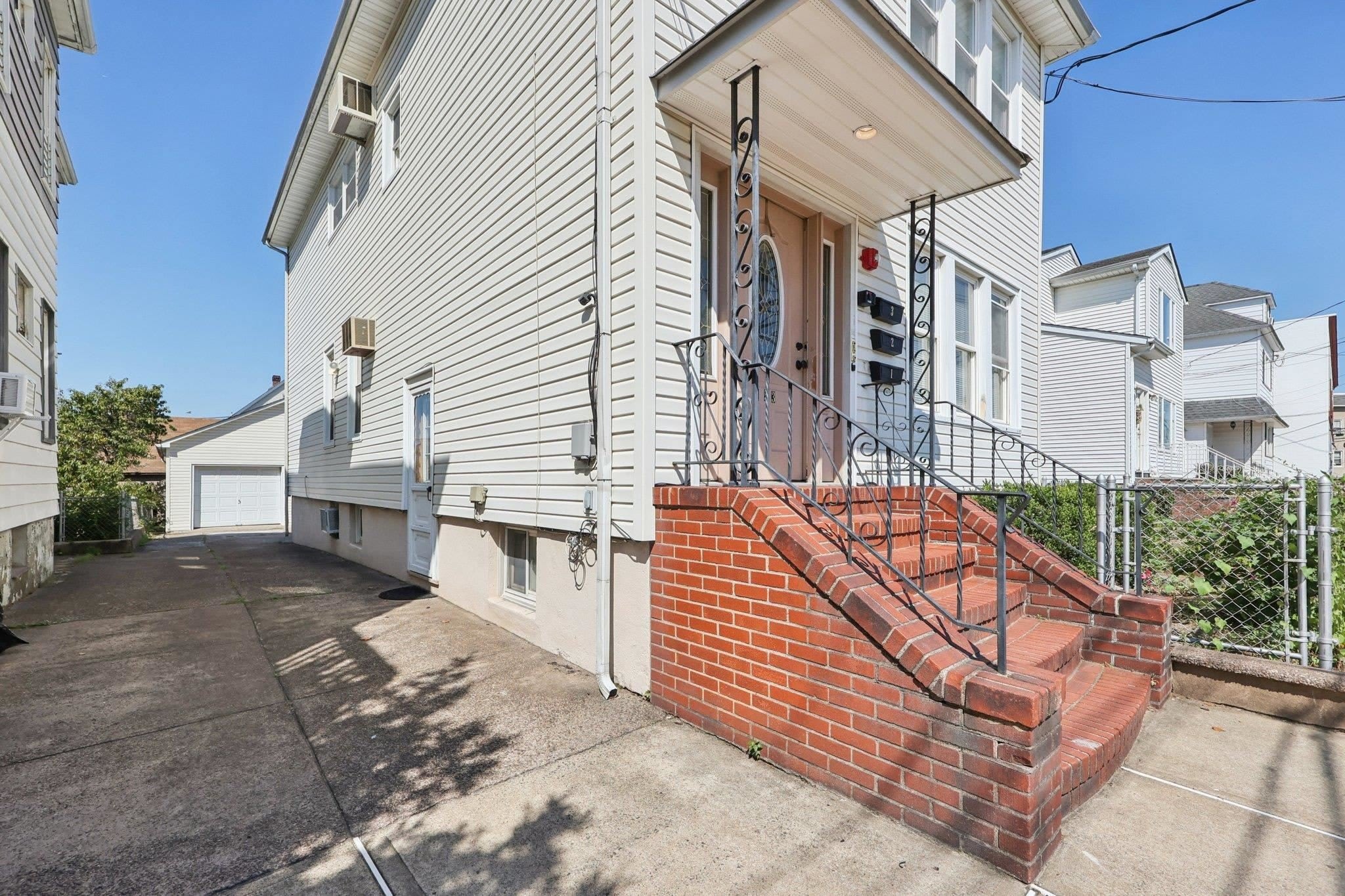 153 BANTA AVE – photo 2