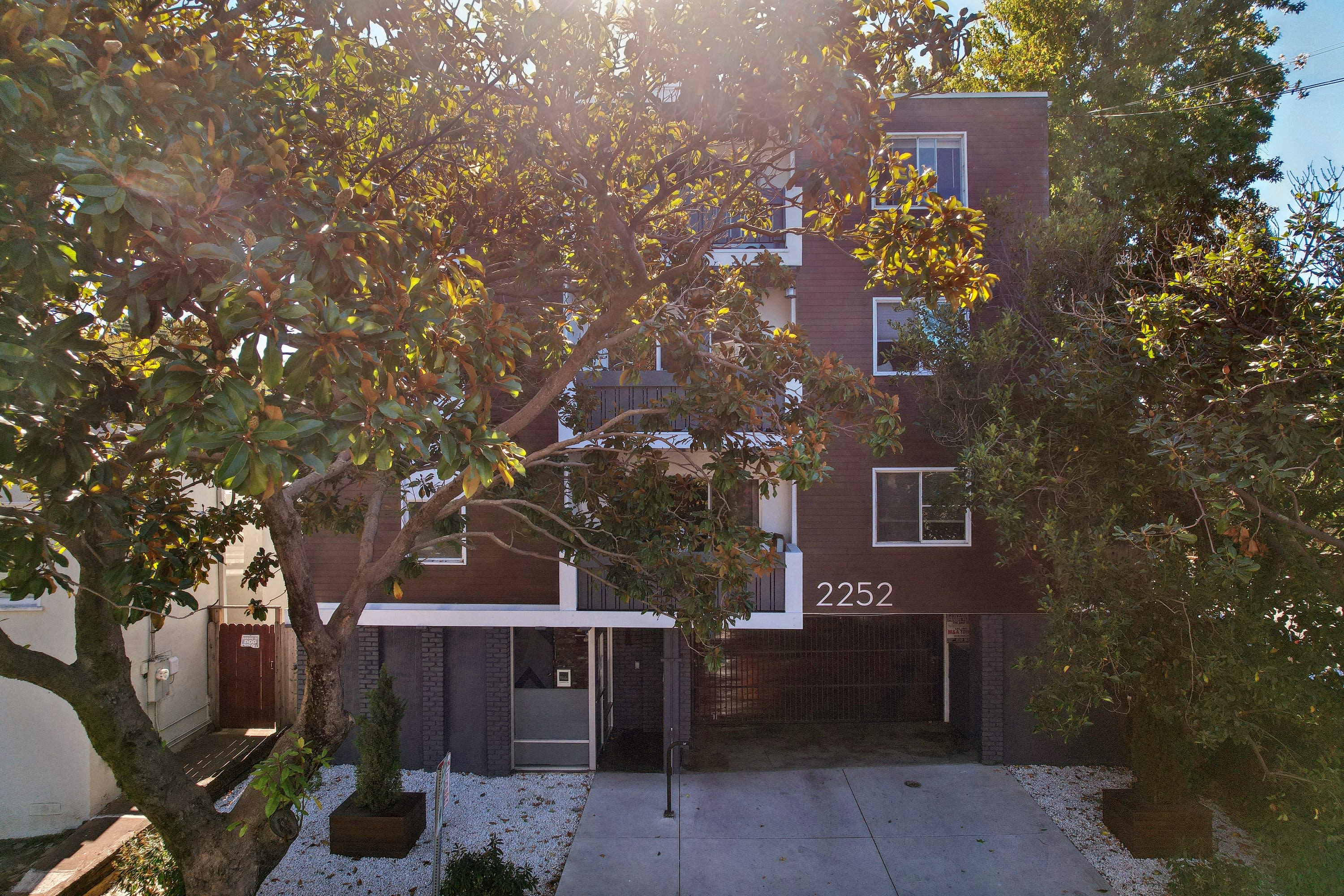 1810 Berkeley Way – photo 2