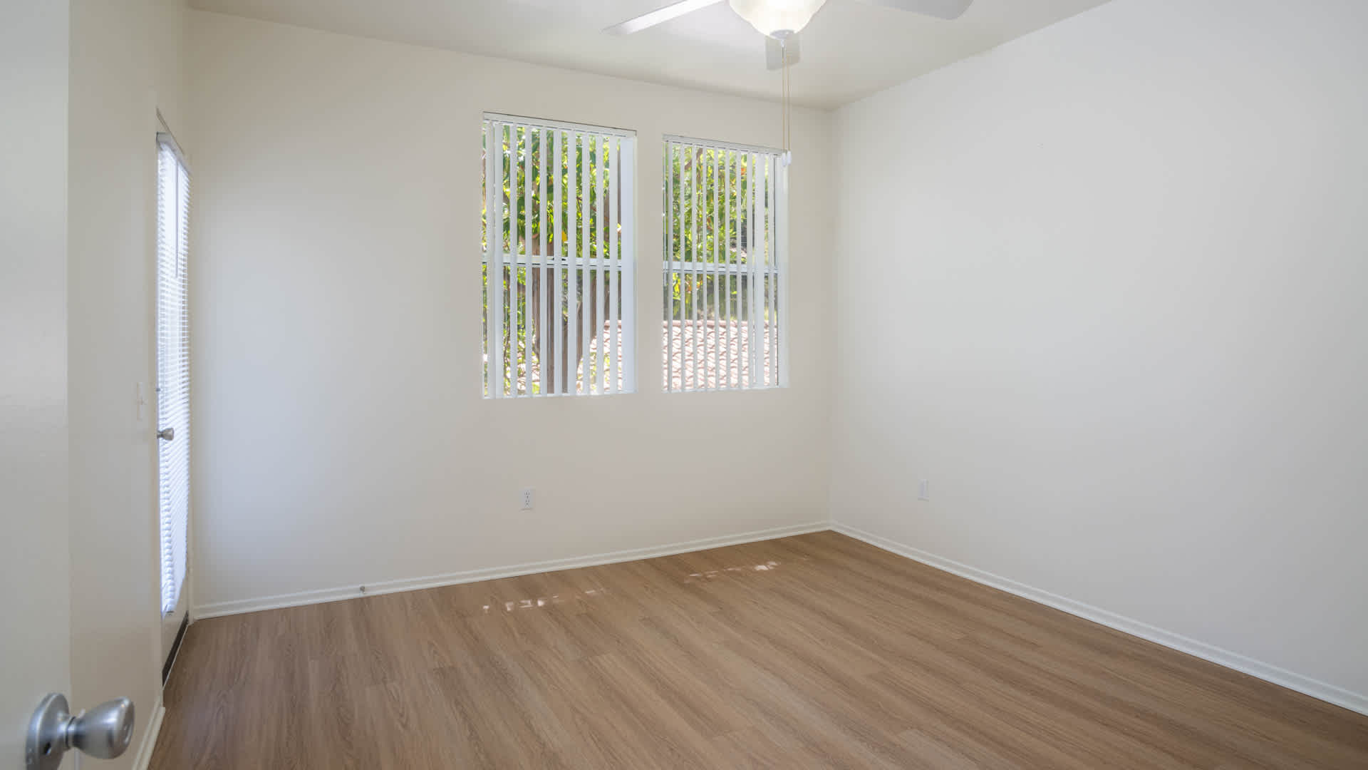 Rare Gated Orange Park Acres 3 Bedroom Property Featuring A Commercial Workshop Studio – photo 3
