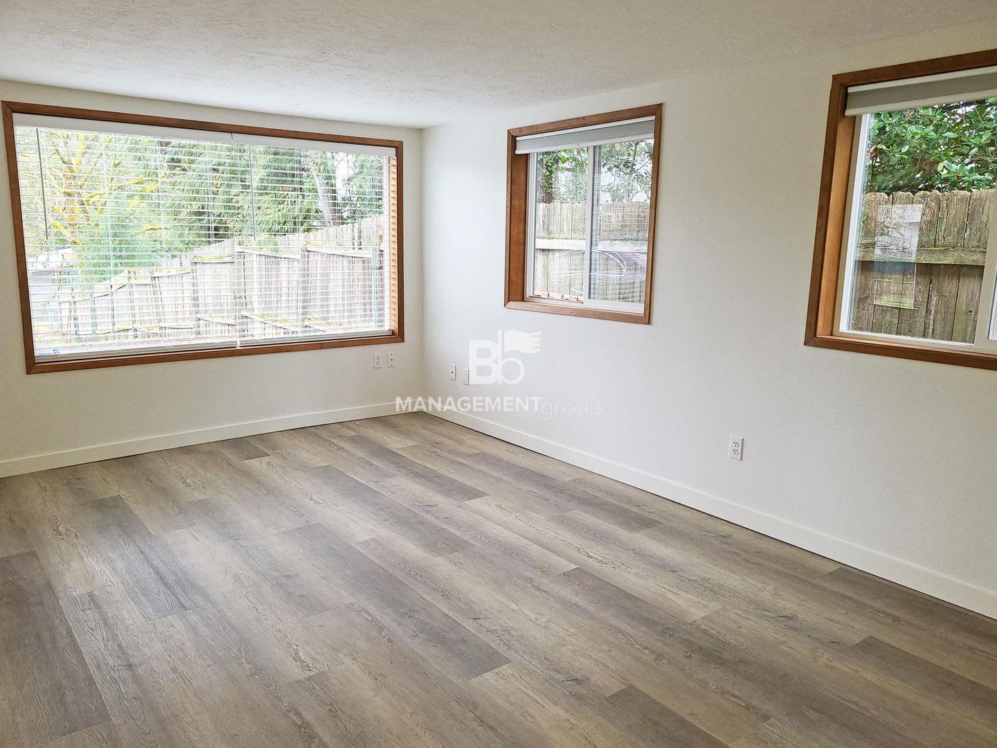 Nearly 1/2 Acre of Privacy Nestled in the Trees of West Linn. Updated Kitchen & Bathroom! – photo 4