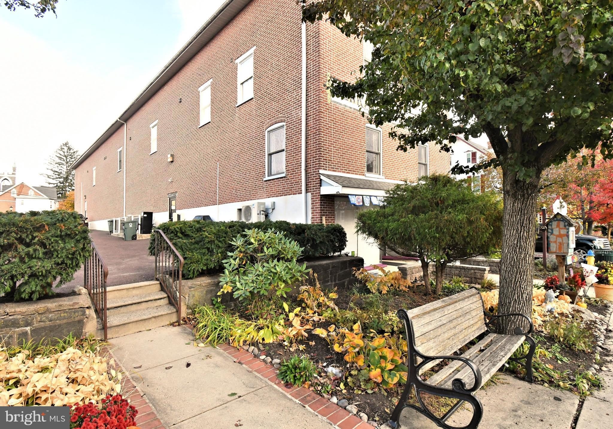 601 W MARKET Street – photo 2