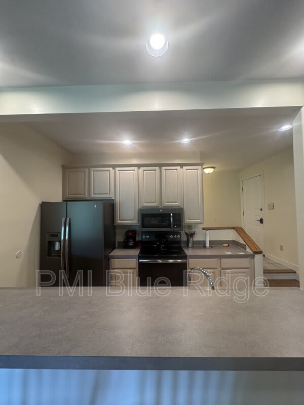 299 Blue Ridge Dr S – photo 2