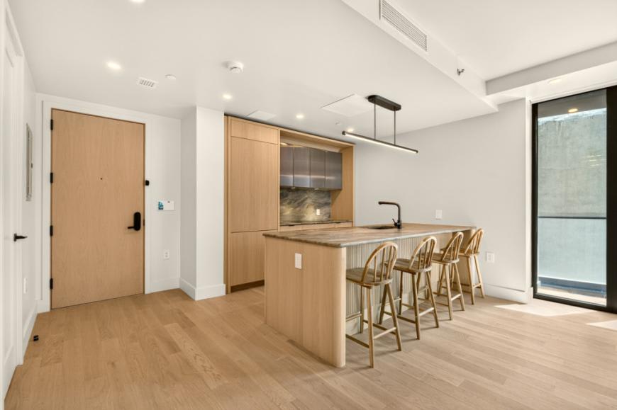 400 West 38th Street – photo 3