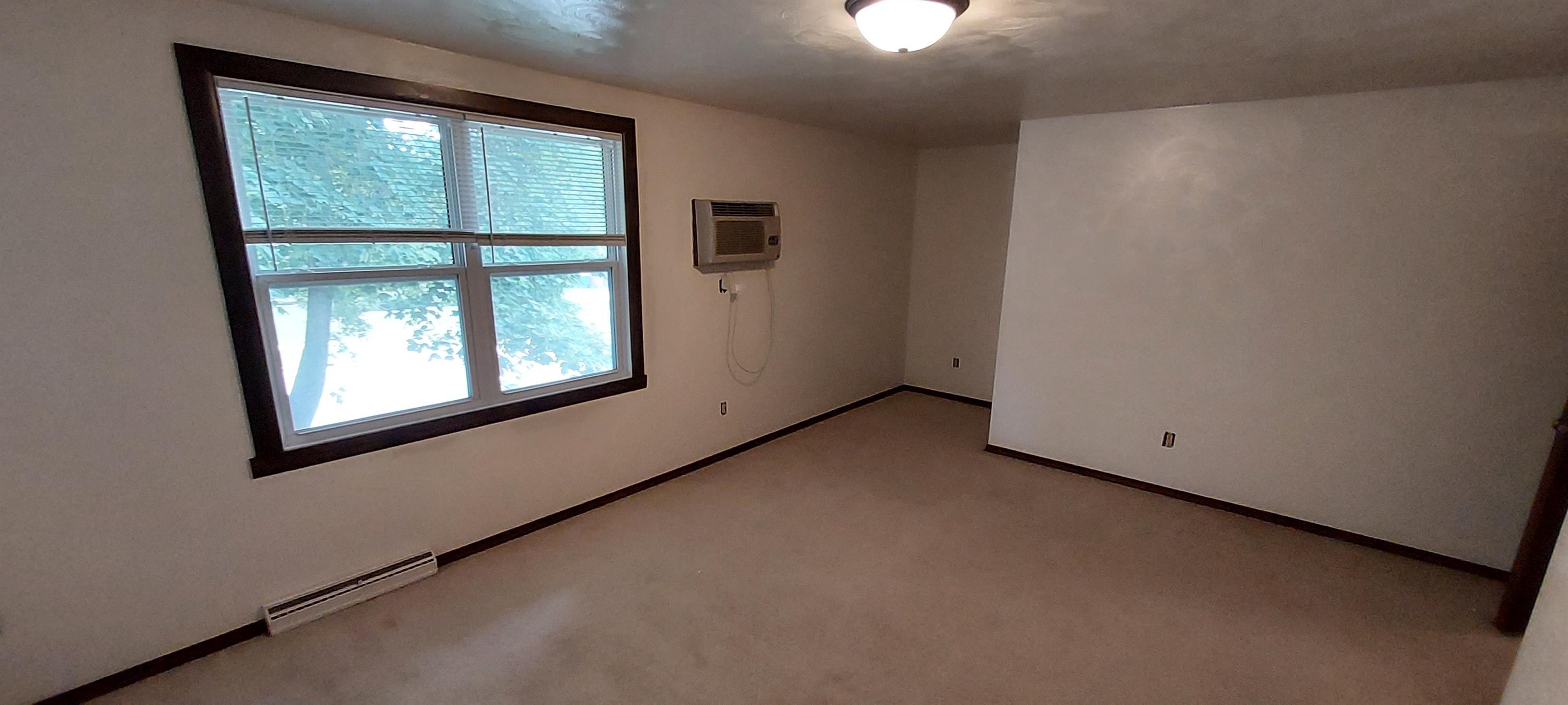 2015 Eastman Ave – photo 5