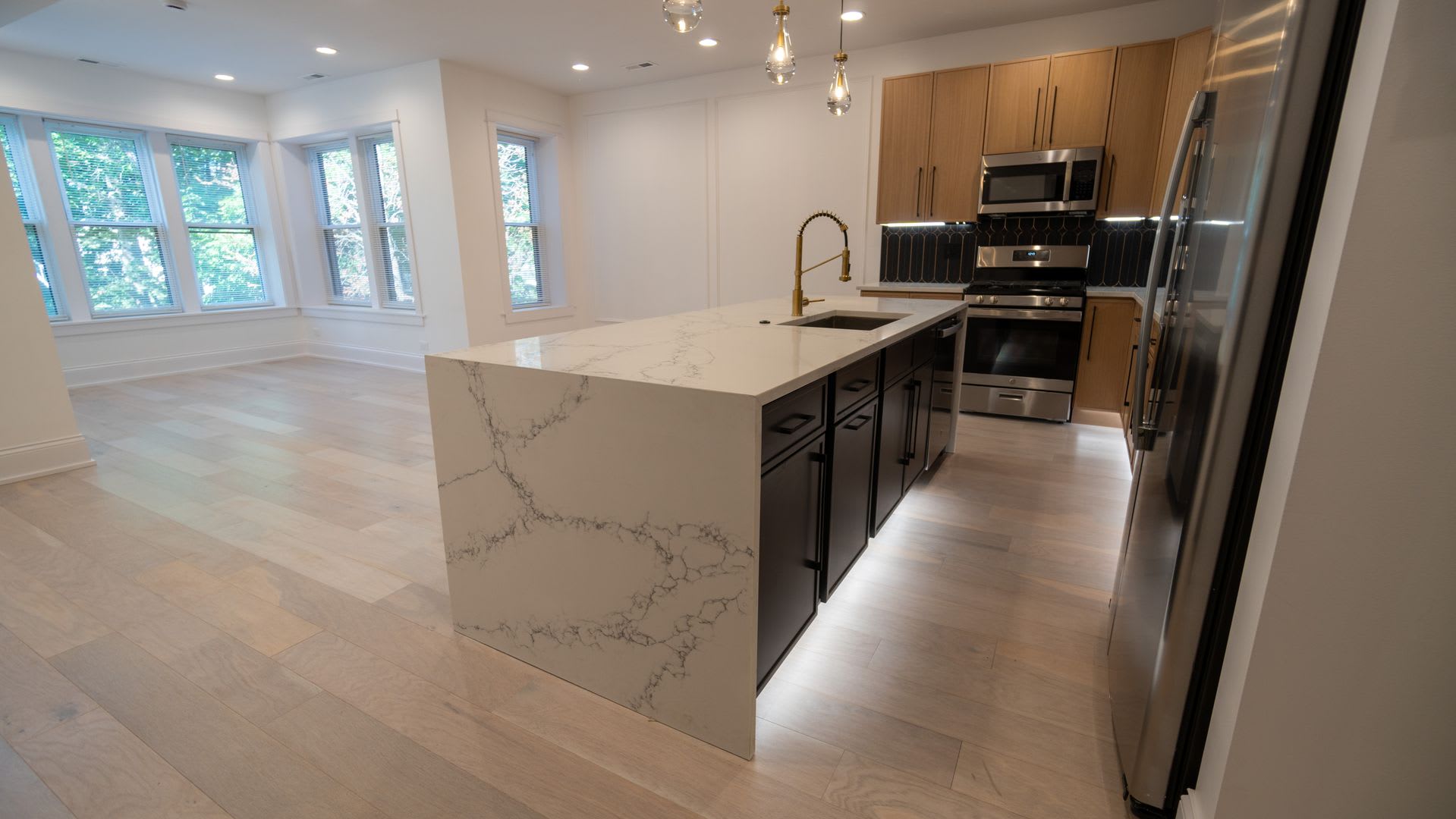 Newly Rehabbed 3-bedroom, 2-bath Gem with In-Unit Washer/Dryer! Discover Uptown Living. – photo 5