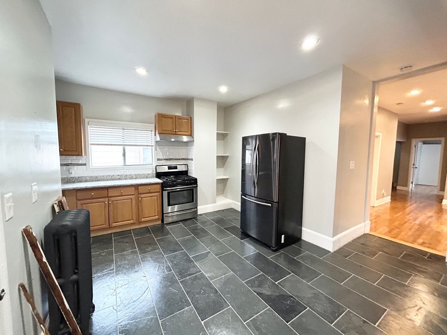 4bed 1bath apartment in Dorchester on 9/1 – photo 2