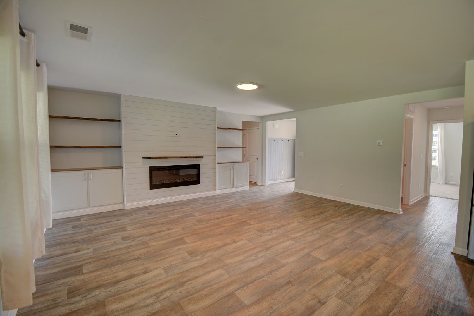 3 Bedroom, Dog Friendly, Large Fenced in Back Yard located in Hope Creek Neighborhood – photo 5