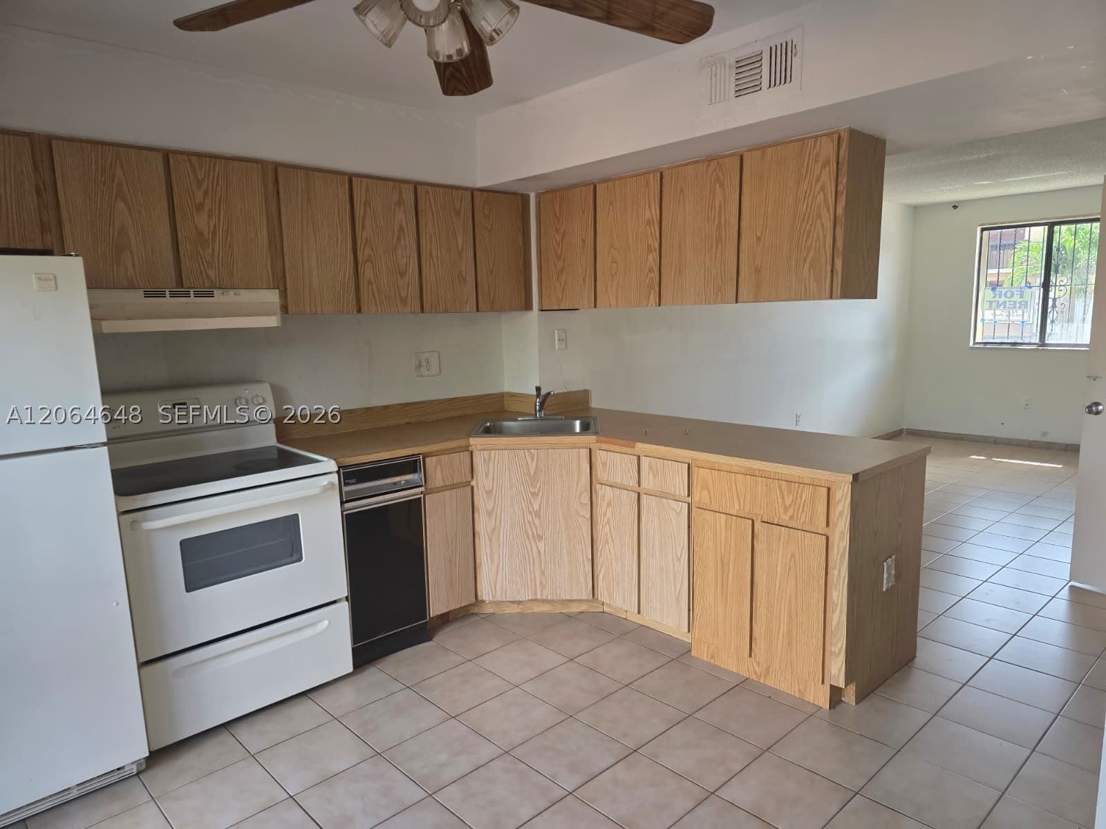 1823 SW 107th Ave – photo 3