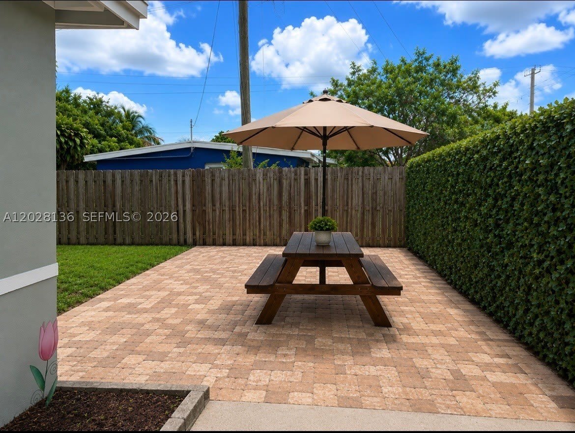 810 NE 3rd Ave – photo 5