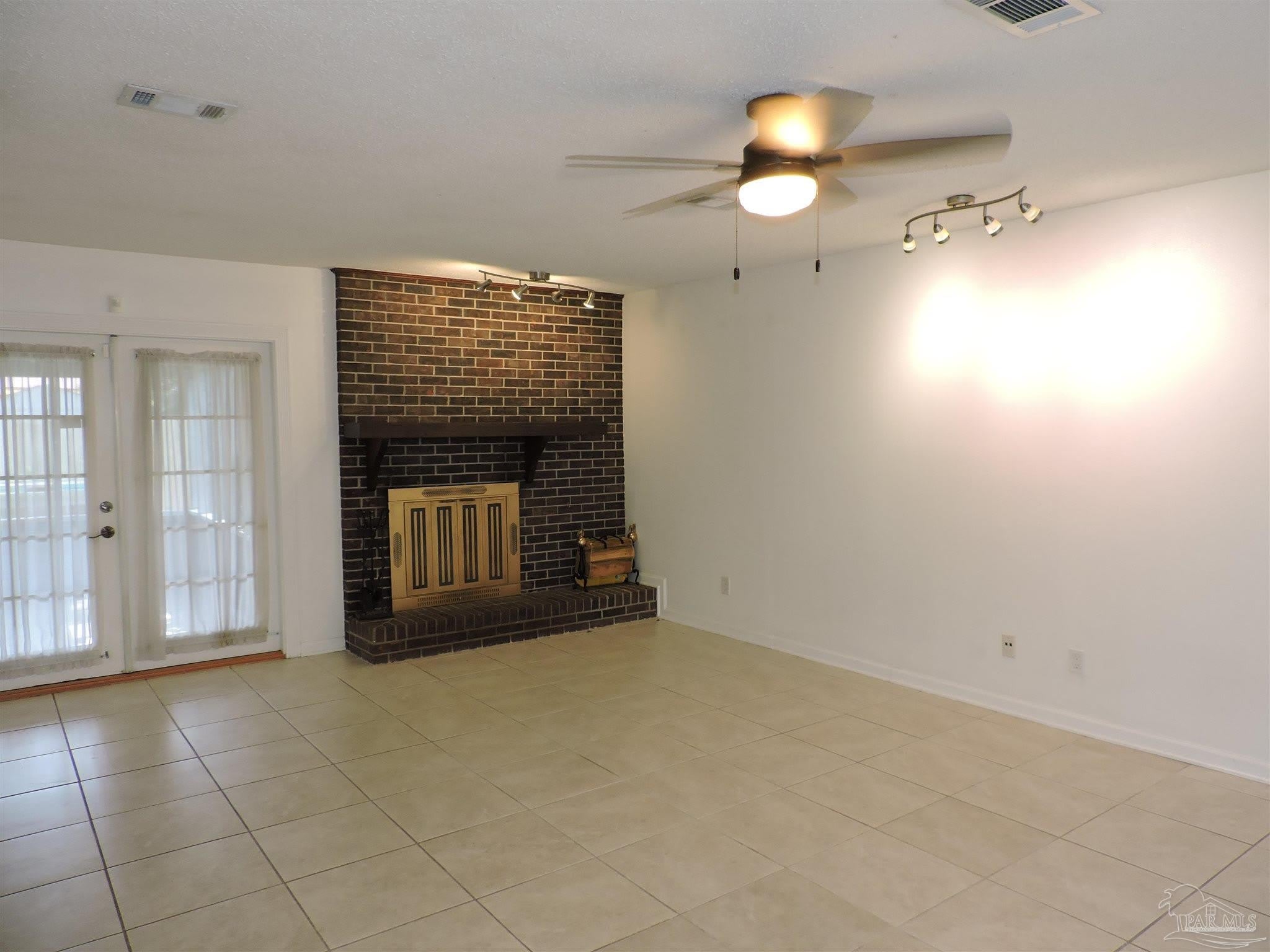 2323 Silversides Loop – photo 4