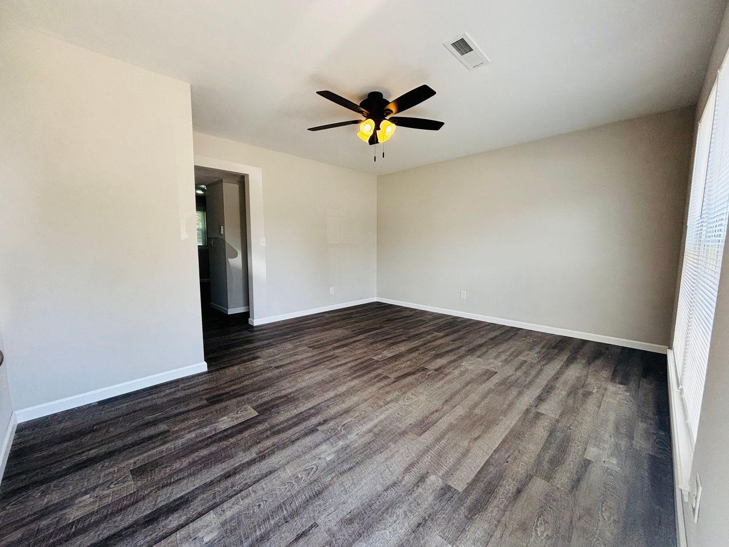 Beautiful Remodeled 2 Bedroom 1 5 Bath Townhome – photo 3