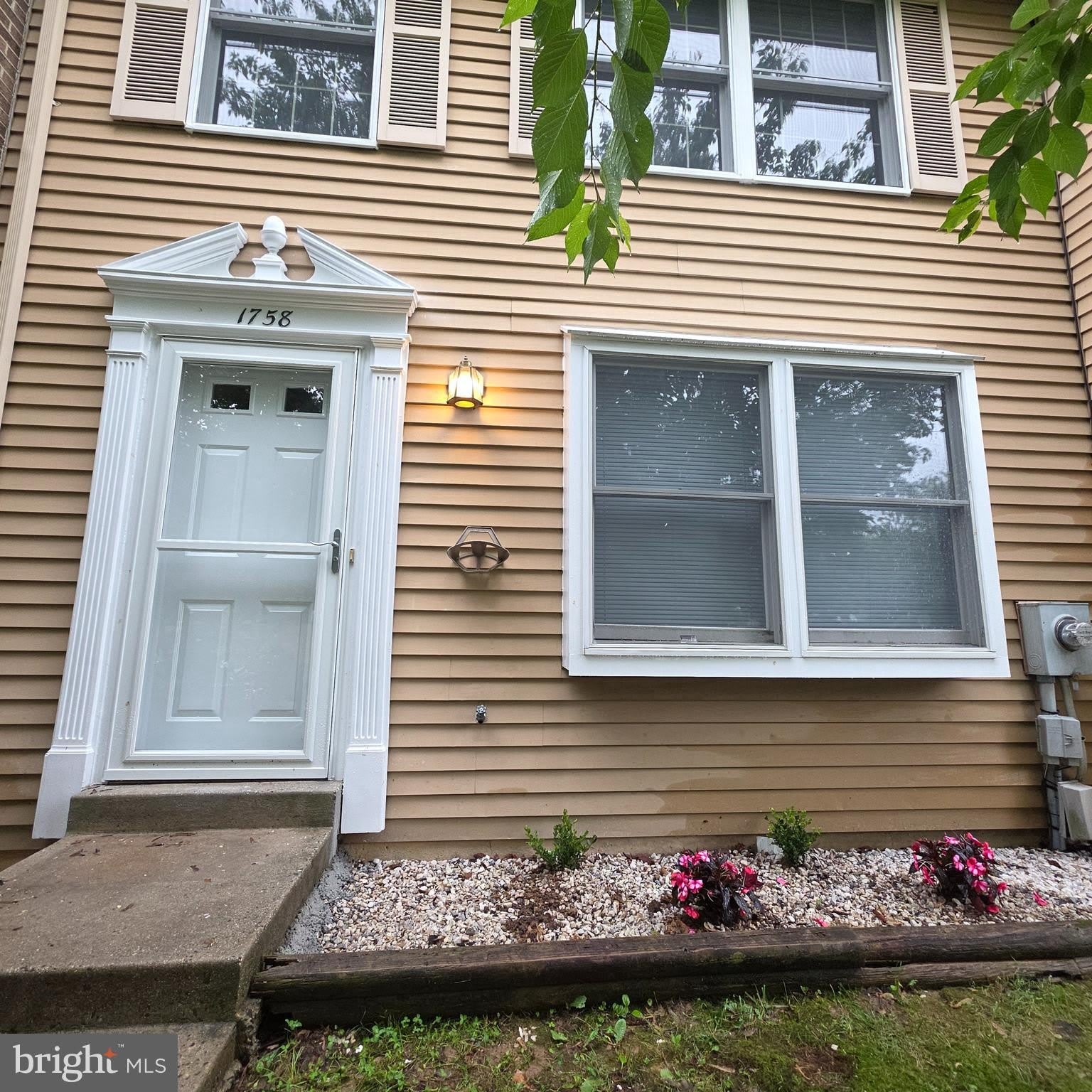 1758 Springfield Lane – photo 1