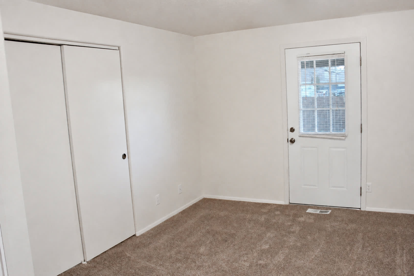 2 Bed Duplex With Fenced Yard Covered Patio Water Included – photo 5