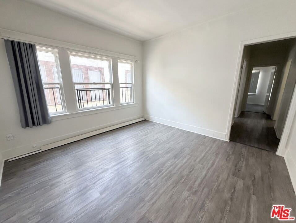 881 W 23rd St – photo 2