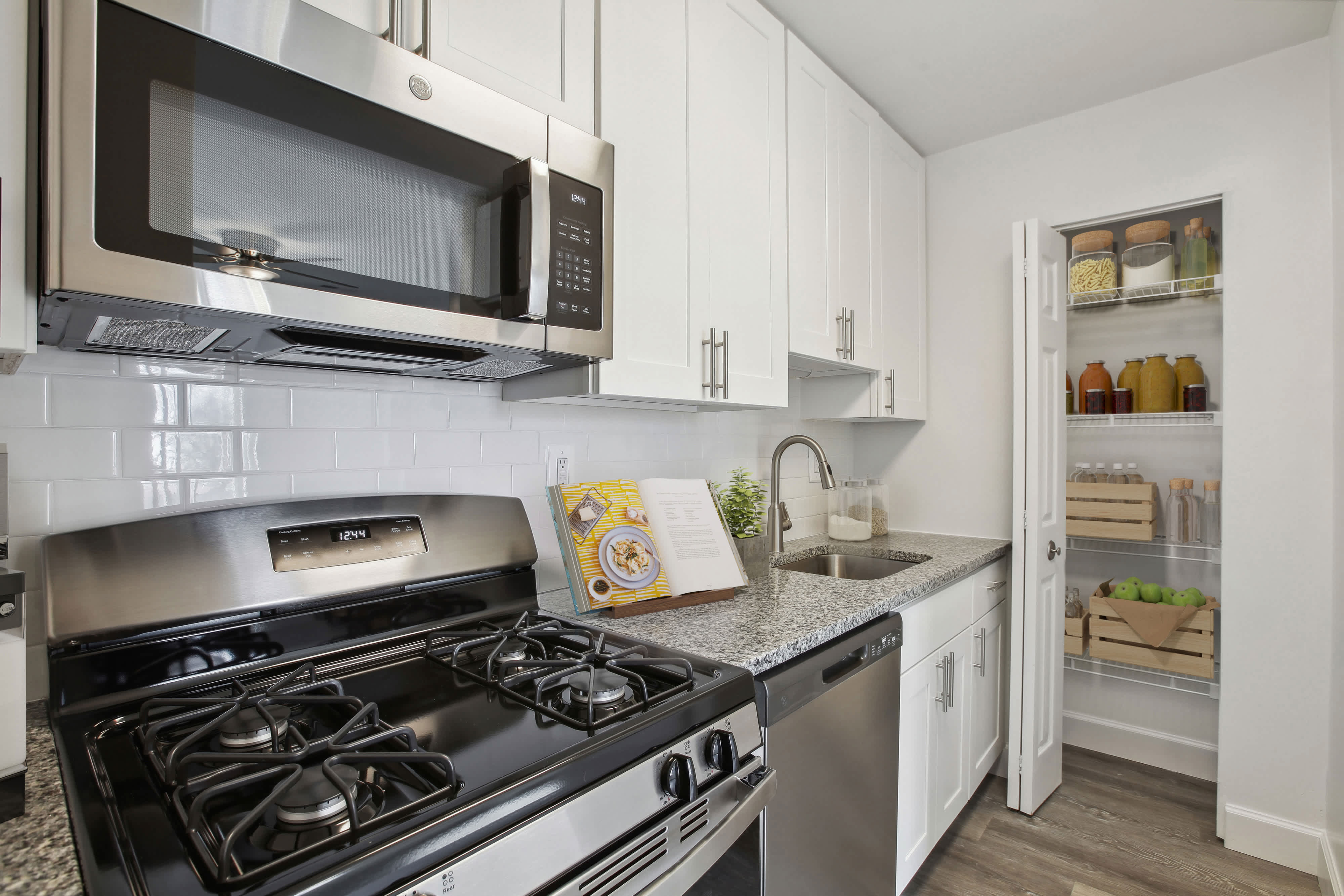 Hallfield Apartments – photo 2