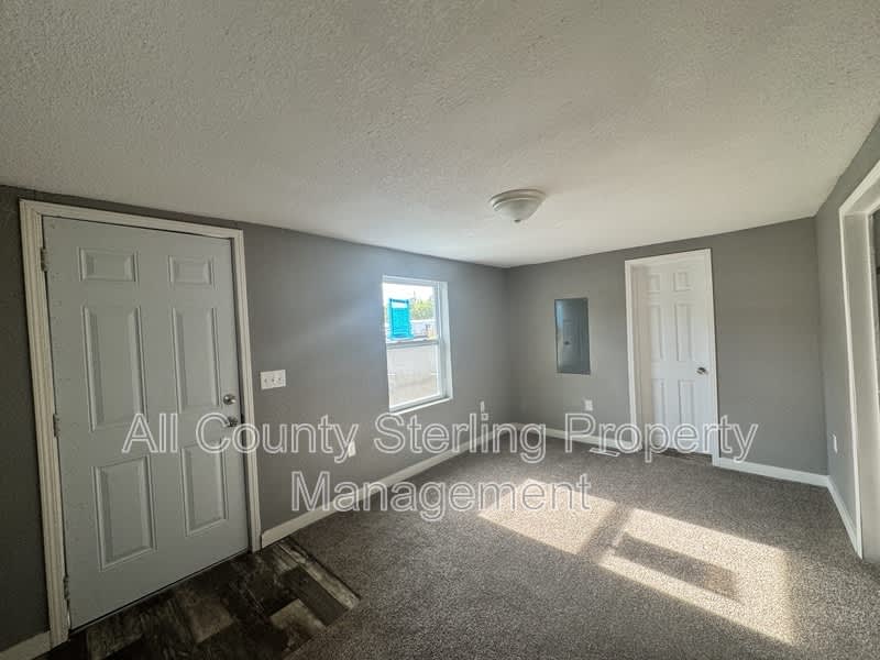 917 NE Aberdeen Ave – photo 3