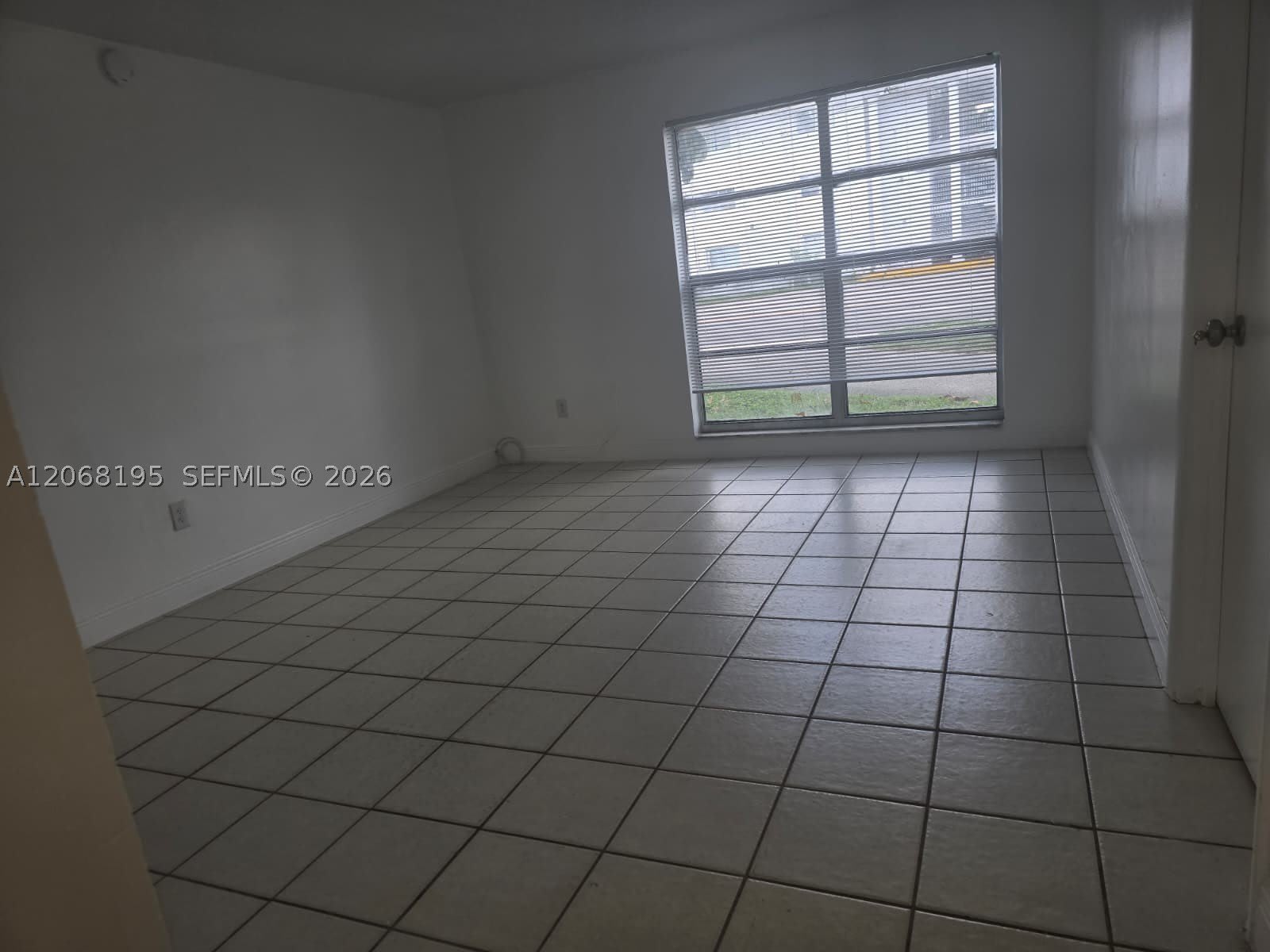 13725 NE 6th Ave – photo 2