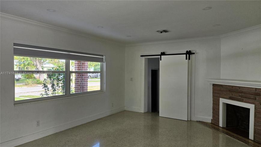 1003 N 17th Ave – photo 3