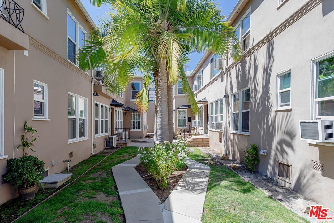 1837 N NORMANDIE Ave – photo 3